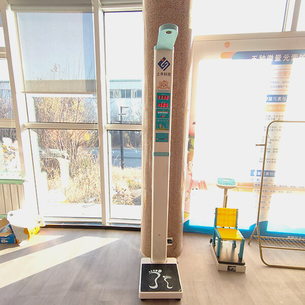 2018年的電子身高體重秤現穩定工作中 2018年的電子身高體重秤現穩定工作中