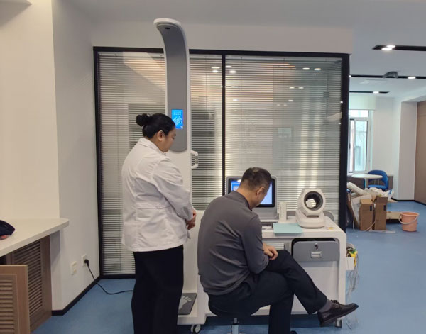 公共衛(wèi)生健康體檢一體機(jī)應(yīng)用現(xiàn)場(chǎng)